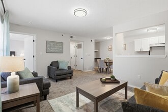 Welcome to Edmond at Twenty500, where luxury meets convenience! in Edmond, OK - Foto de edificio - Building Photo