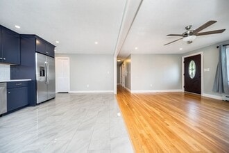 1 Market St, Unit 1 in Amesbury, MA - Building Photo - Building Photo