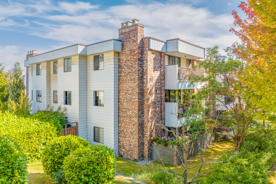Villa Marine in Vancouver, BC - Building Photo