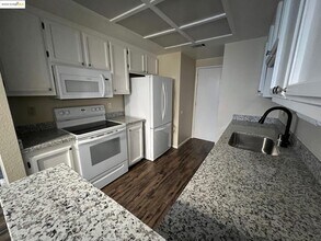 5845 Yawl St in Discovery Bay, CA - Building Photo - Building Photo