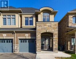 43 Quinton Ridge in Brampton, ON - Building Photo