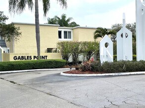 4560 SW 68th Ct Cir in Miami, FL - Building Photo - Building Photo
