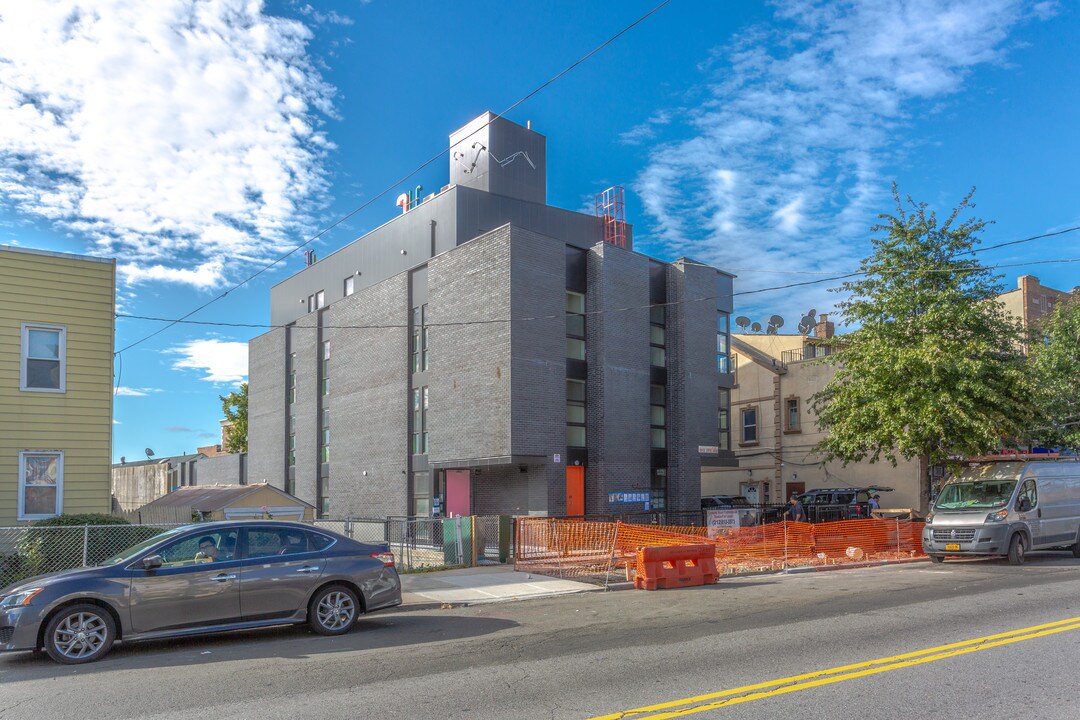 69-12 Woodside Ave in Flushing, NY - Building Photo