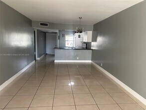 11390 Taft St in Pembroke Pines, FL - Building Photo - Building Photo