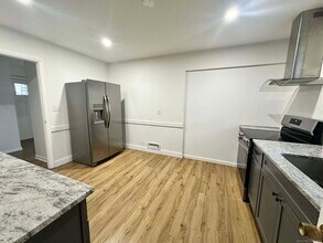 275 High St in Windham, CT - Building Photo - Building Photo