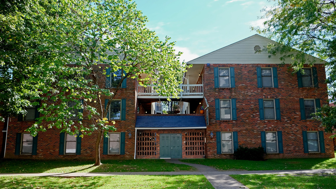 Greentree Apartments - Spicetree Building in Huntington, WV - Building Photo