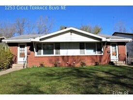 1253 Circle Terrace Blvd NE in Minneapolis, MN - Building Photo