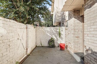 1951 Stoney Brook Dr in Houston, TX - Building Photo - Building Photo