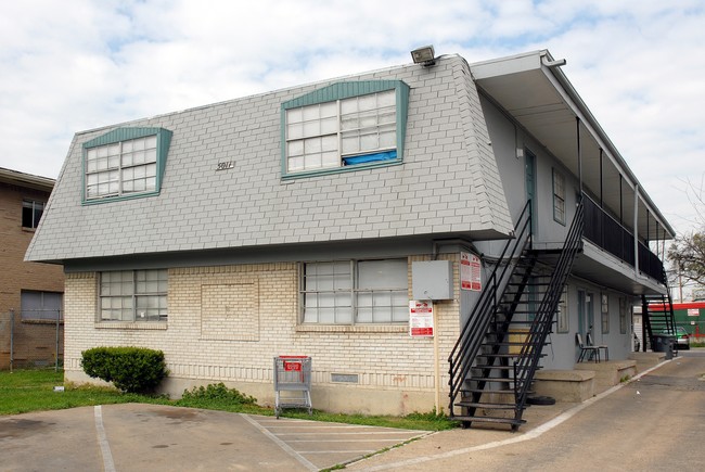 5011 San Jacinto St in Dallas, TX - Building Photo - Building Photo