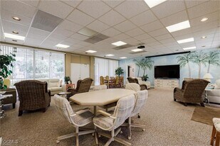 2244 Winkler Ave in Ft. Myers, FL - Building Photo