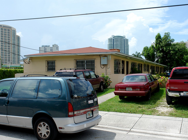 230 SW 12th St in Miami, FL - Building Photo - Building Photo