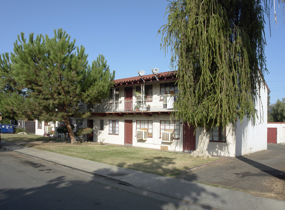 524 W Hammond Ave in Fresno, CA - Building Photo