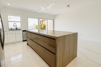 2781 NE 165th Terrace in North Miami Beach, FL - Building Photo - Building Photo