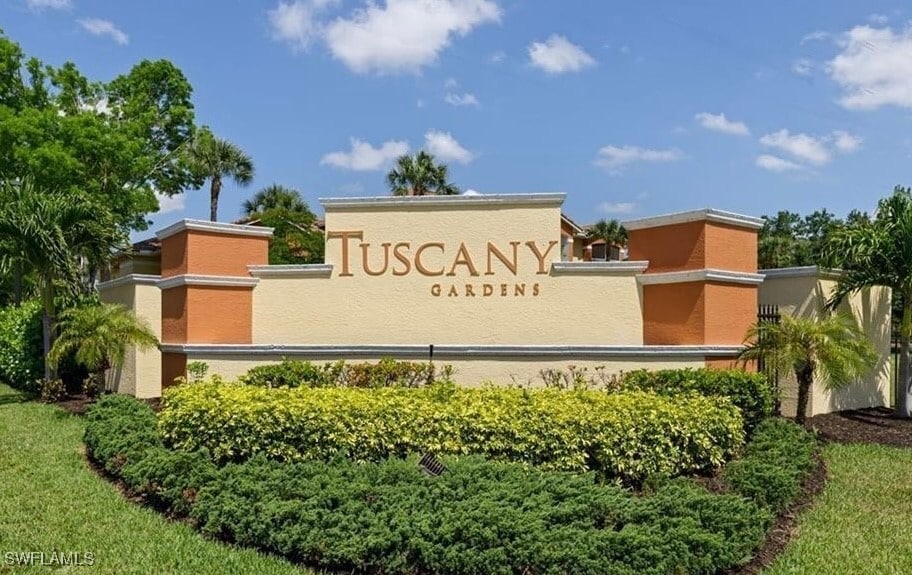 6490 Aragon Way in Ft. Myers, FL - Building Photo