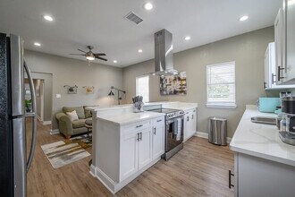 2501 W North B St in Tampa, FL - Building Photo - Building Photo