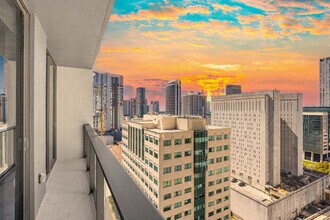 501 NE 1st Ave in Miami, FL - Building Photo - Building Photo