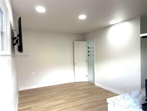 8235 SW 41st Terrace in Miami, FL - Building Photo - Building Photo