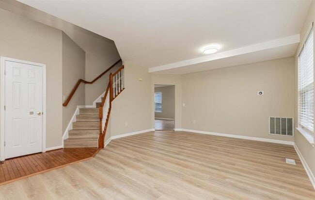 15835 Meherrin Way in Woodbridge, VA - Foto de edificio - Building Photo