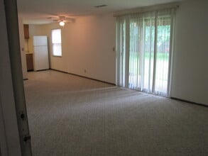 4 Williamsburg Ct, Unit C in Pekin, IL - Foto de edificio - Building Photo
