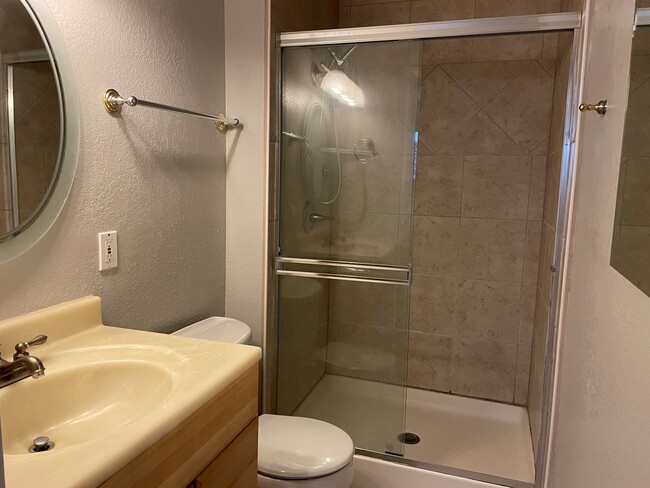 property at 305 Viewpark Cir