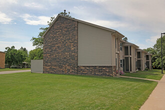 Warroad Townhomes in Warroad, MN - Building Photo - Building Photo