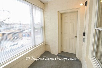 2016 E 68th St in Chicago, IL - Building Photo - Building Photo