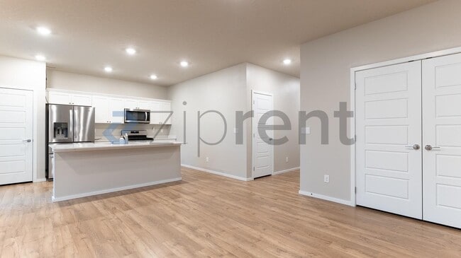 property at 5721 W Youngstown Ln