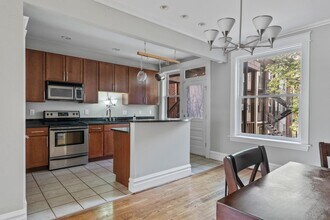 705 Interdrive in University City, MO - Foto de edificio - Building Photo