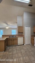 8800 Mountain Lake Dr S in Jacksonville, FL - Building Photo - Building Photo