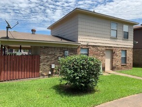 303 Carriage Square Dr in Bossier City, LA - Building Photo - Building Photo