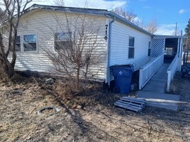 716 Linnell St in Brule, NE - Building Photo