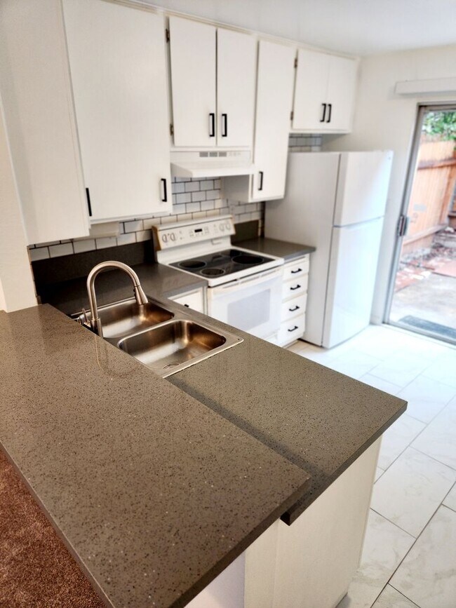 6456 Bell Bluff Ave in San Diego, CA - Building Photo - Building Photo