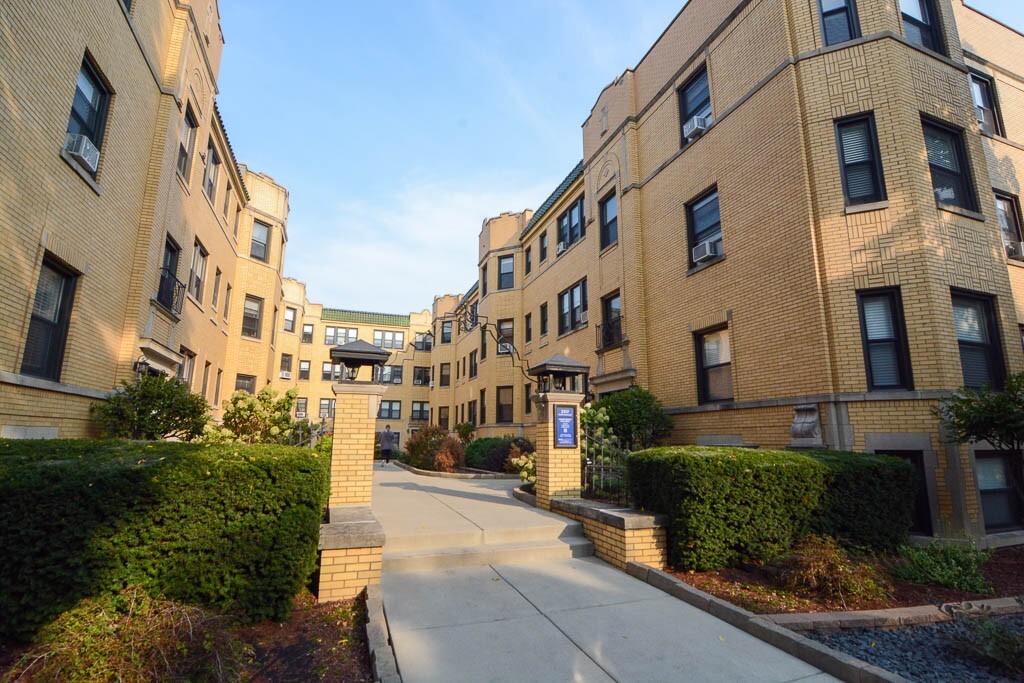 2322 N Rockwell St in Chicago, IL - Building Photo