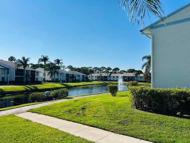 1115 Green Pine Blvd in West Palm Beach, FL - Building Photo - Building Photo