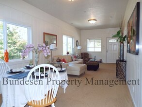 334 Vallejo St-Unit -House in Petaluma, CA - Foto de edificio - Building Photo