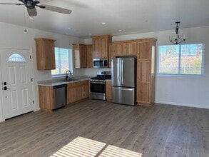 1329 Taylor Ln in Paradise, CA - Building Photo - Building Photo