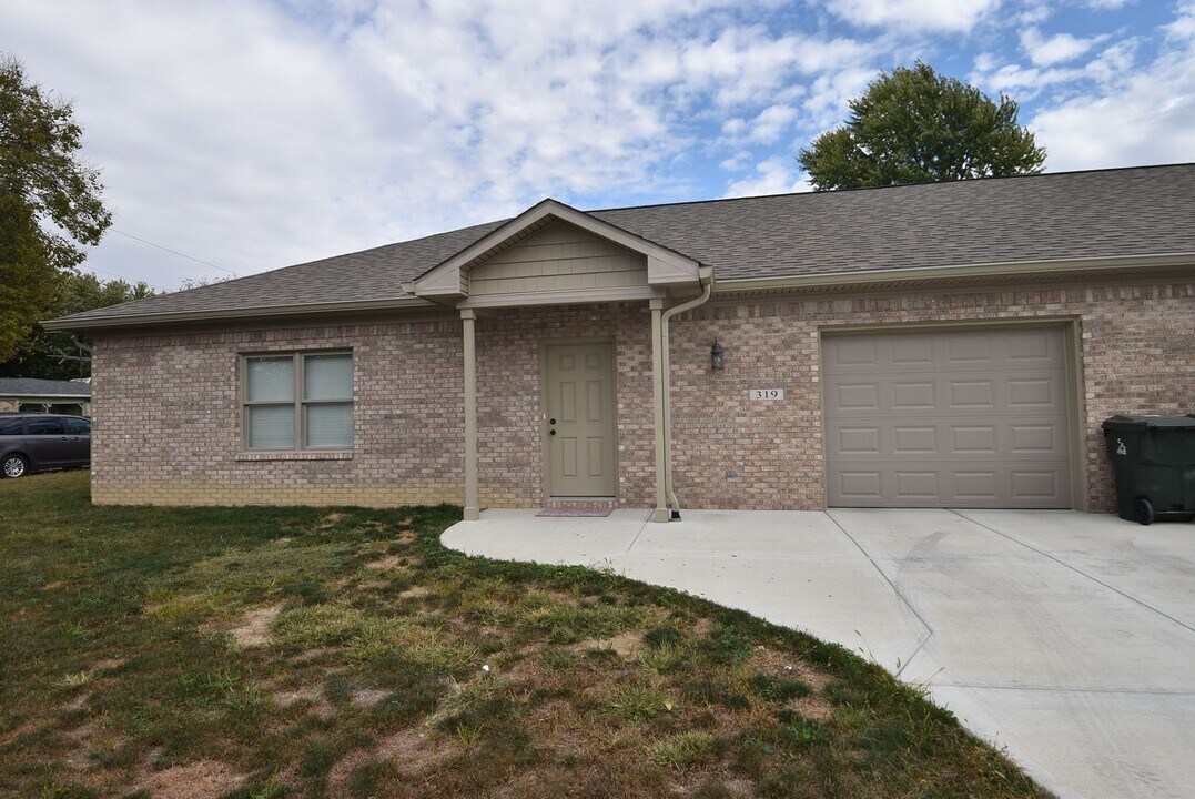 315-319 N Harrison St in Greenfield, IN - Building Photo