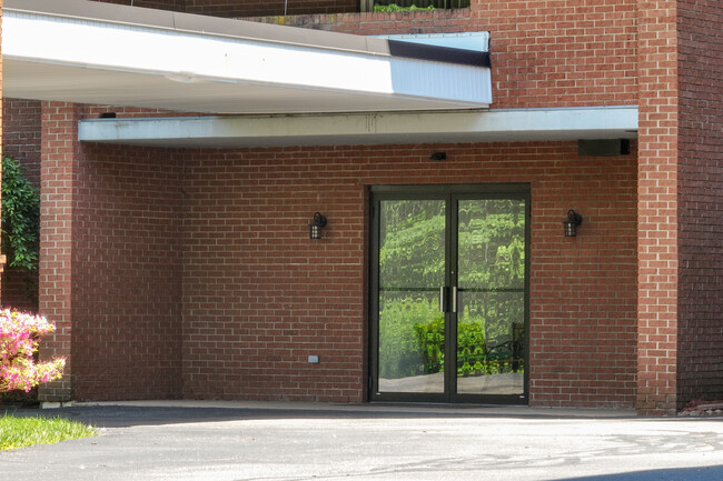 Edgecliff Condominiums in New Kensington, PA - Building Photo - Building Photo