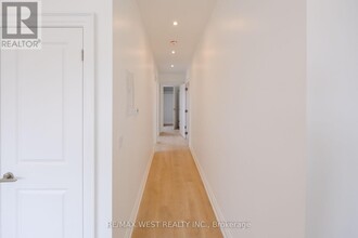 325 Oakwood Ave in Toronto, ON - Building Photo - Building Photo