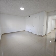 8245 Lake Dr in Doral, FL - Building Photo - Building Photo