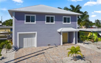 11467 Island Ave in Matlacha, FL - Building Photo - Building Photo