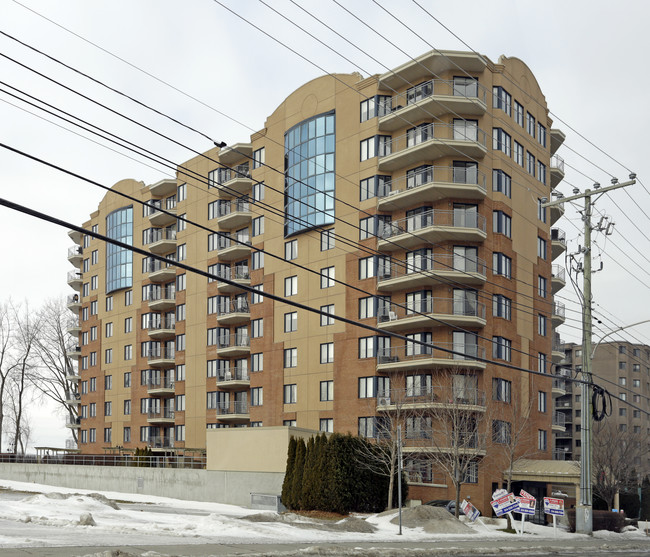 320 de la Rive-Boisée in Montréal, QC - Building Photo - Primary Photo