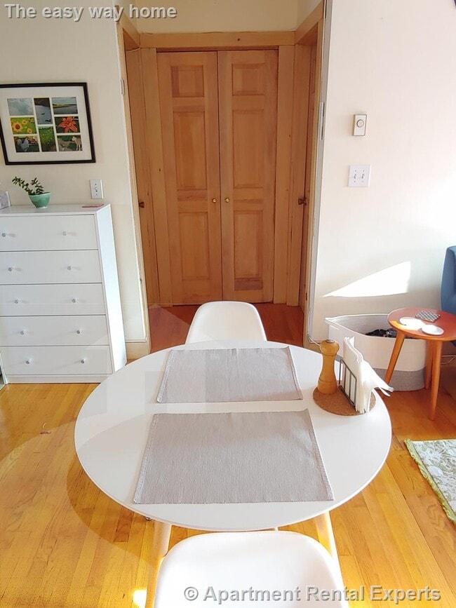 43 Ivaloo St, Unit #3 in Somerville, MA - Foto de edificio - Building Photo