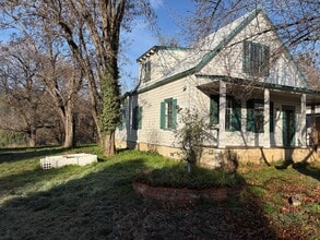 260 Mill St in Weaverville, CA - Building Photo - Building Photo