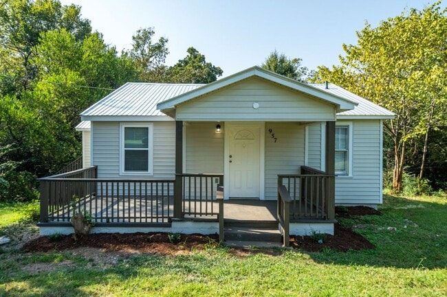 property at 957 Hillcrest Ave