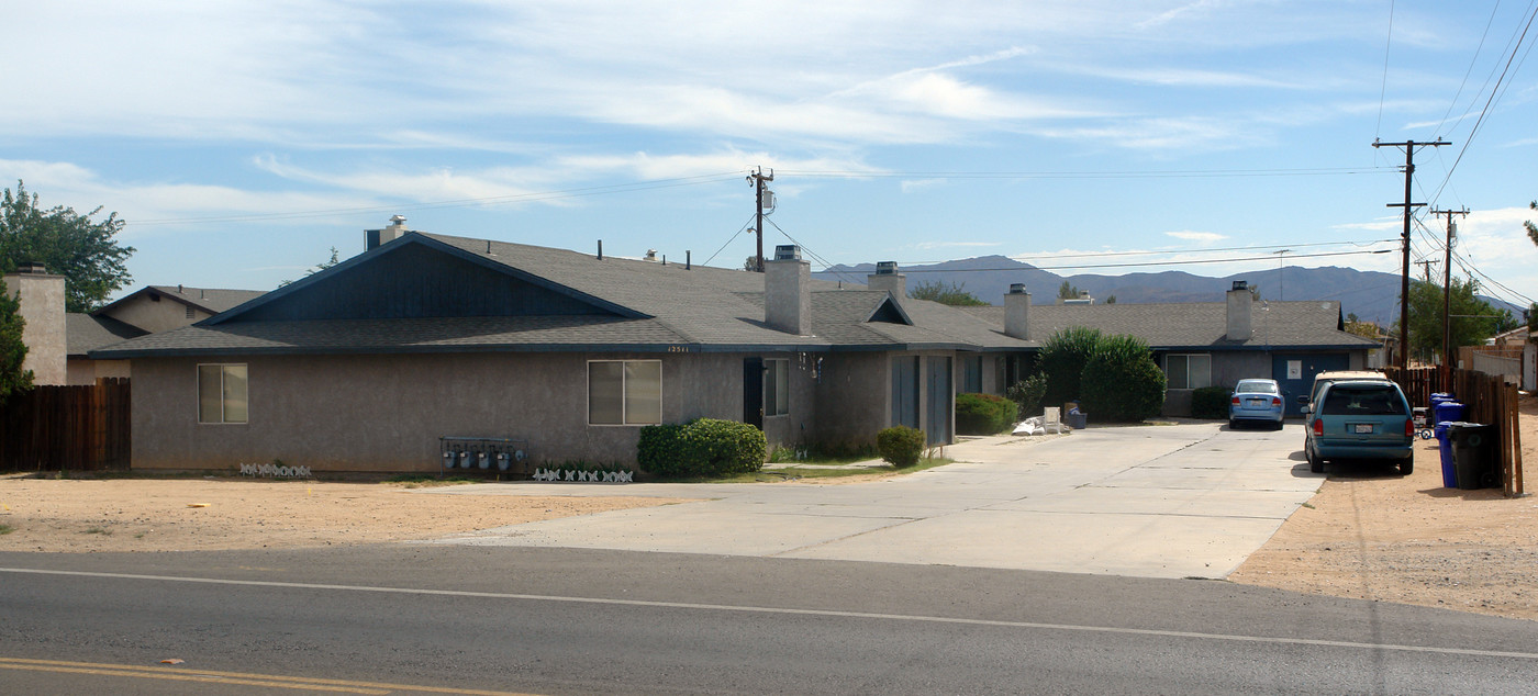 12511 Kiowa Rd in Apple Valley, CA - Building Photo