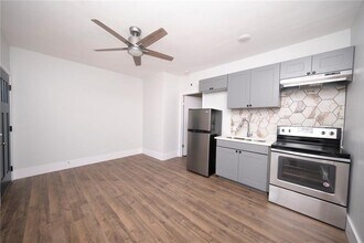 208 W 45th St in Austin, TX - Building Photo - Building Photo