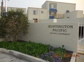 711 Pacific Coast Hwy in Huntington Beach, CA - Building Photo