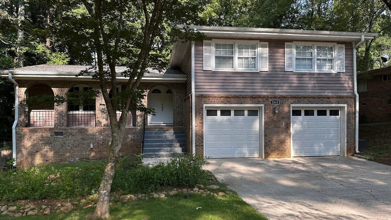 2810 Leisure Woods Ln in Decatur, GA - Building Photo