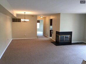 115 Cascade Ct in Princeton, NJ - Building Photo - Building Photo